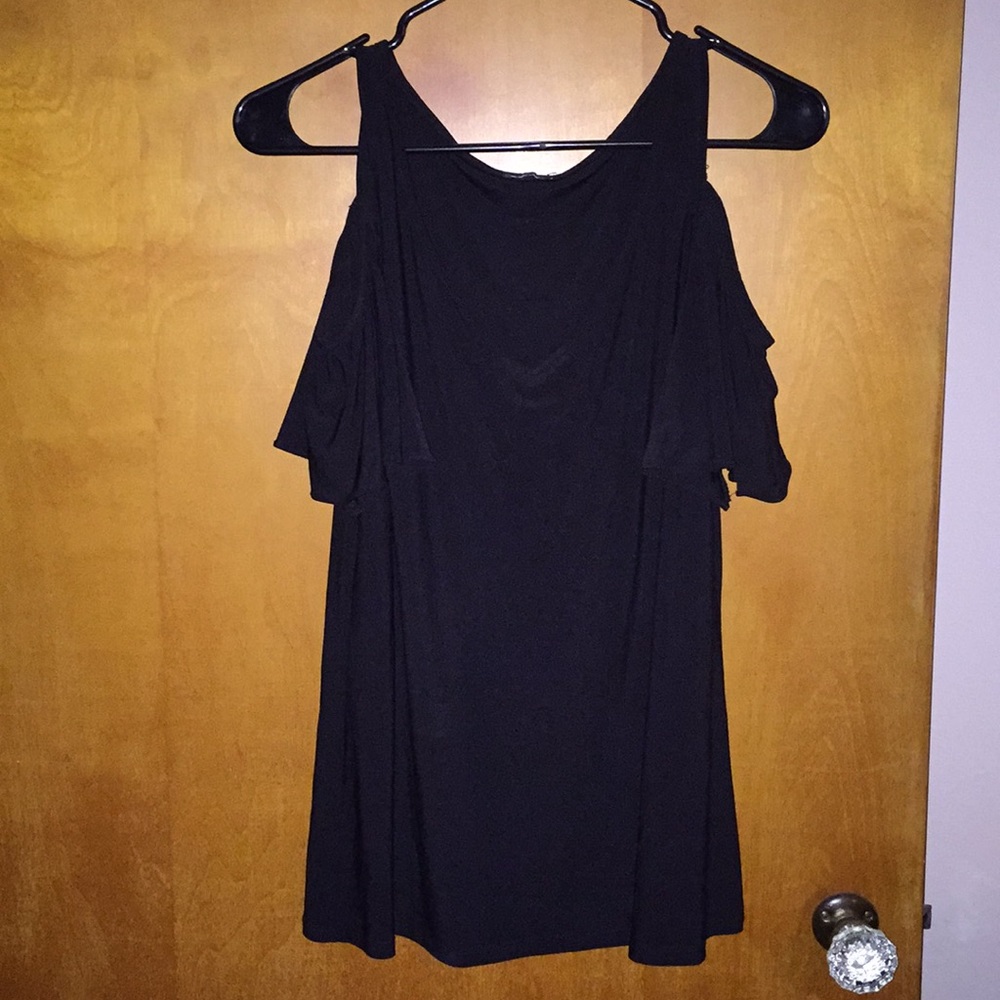 Women’s no shoulder top